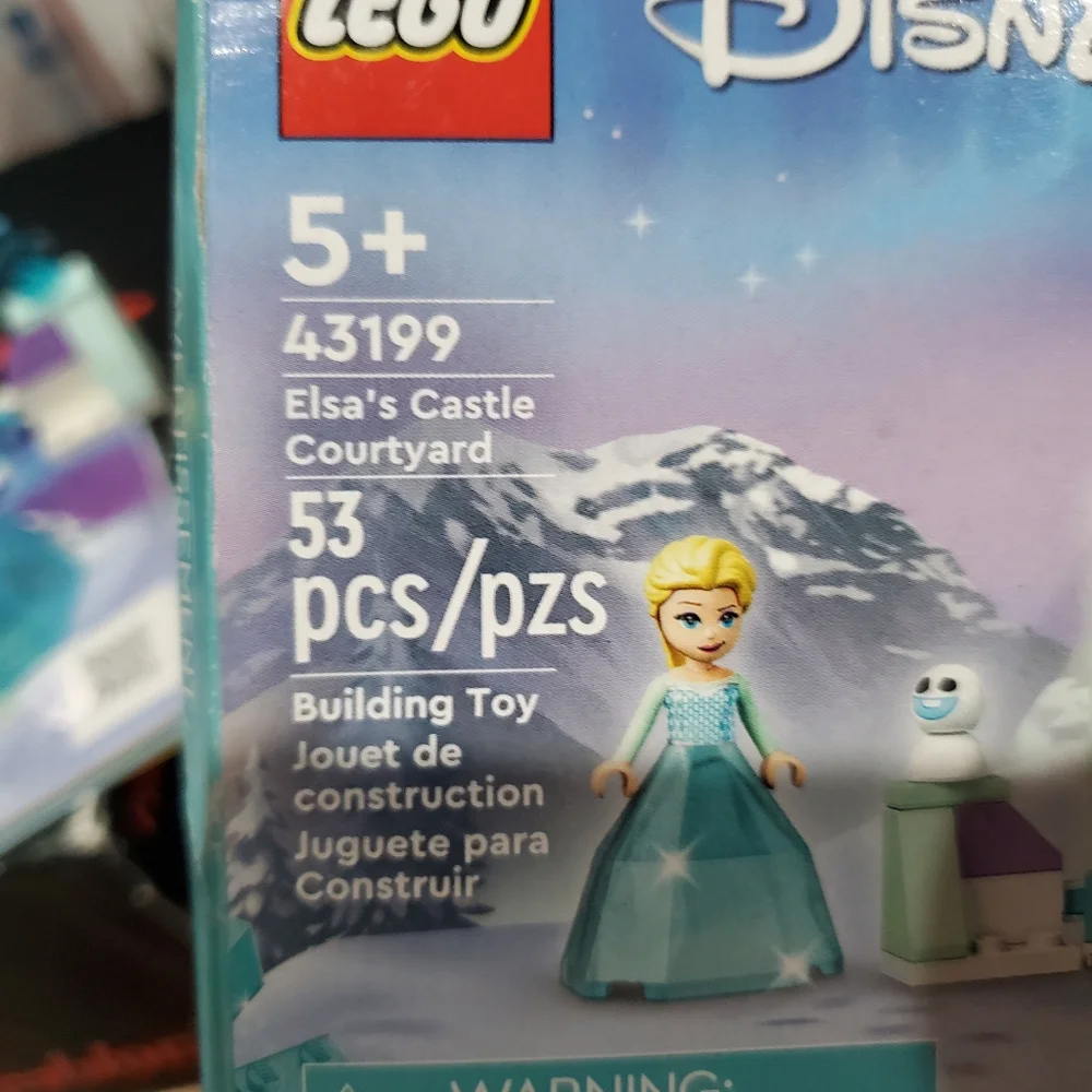 LEGO Disney Princess Elsa’s Castle Courtyard 43199 Frozen